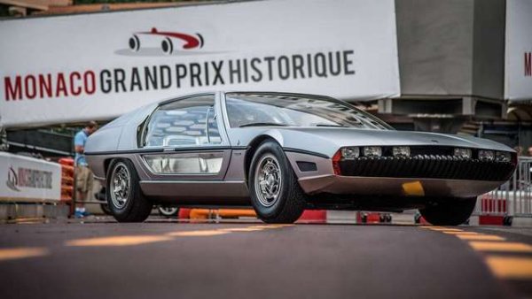 Този уникален шоу автомобил на Марчело Гандини от Bertone не е разработен, за да бъде сериен модел, а по-скоро като привличащ вниманието и продължение на невероятното Lamborghini Miura, което Bertone проектира и представя предходната година. Впечатляващият дизайни на Miura, заедно с Marzal, помогат на Lamborghini да се постави на картата като нов ексклузивен производител на спортни автомобили, който се забелязва.

Marzal си остава прототип, който служи като вдъхновение за четириместия Espada GT с четири фара на Lamborghini, от който са създадени повече от 1200 екземпляра през успешен десетгодишен производствен цикъл от 1968 г.